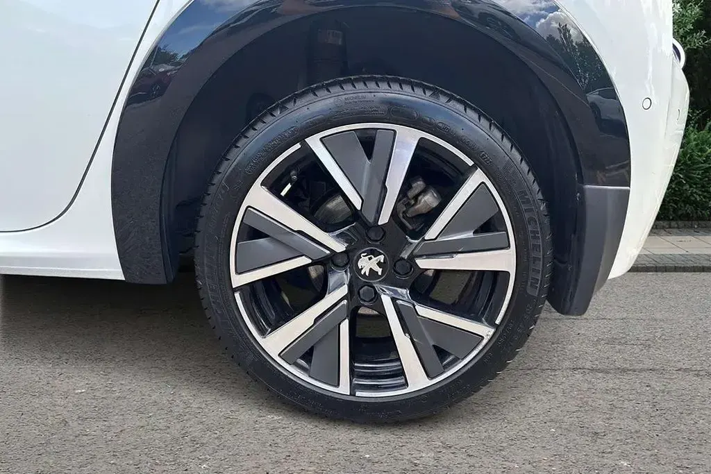 Second-hand Peugeot 208 GT 101 CP (74 kW) 2022 Alb Hatchback