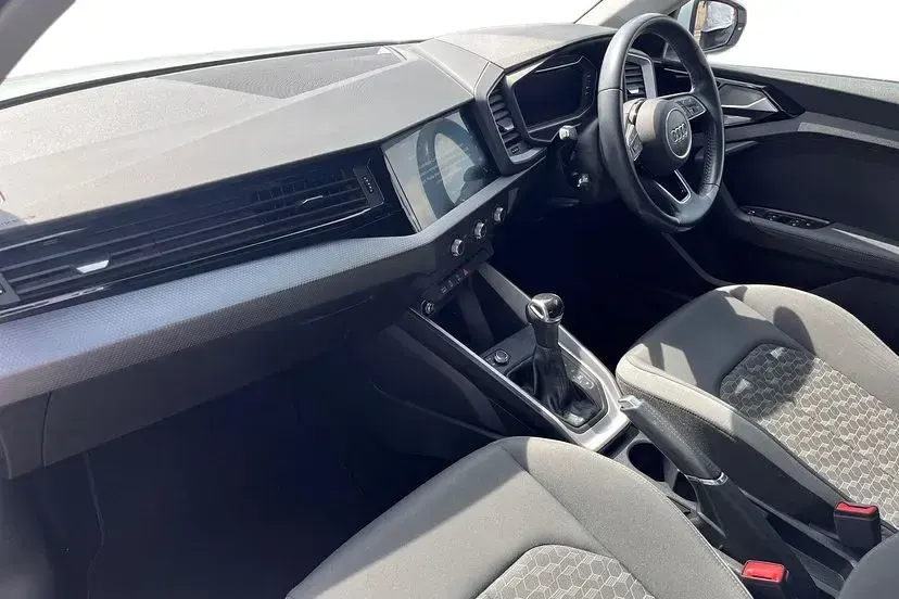 Used Audi A1 Sportback Sport 148 HP (108 kW) 2019 White Hatchback