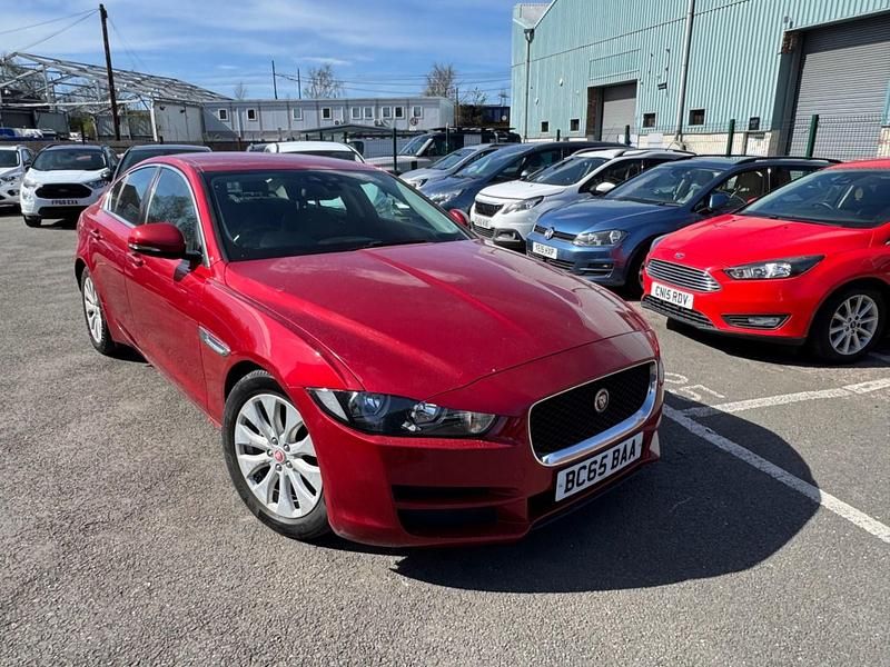 Usado Jaguar XE Prestige 2015 Vermelho Sedan