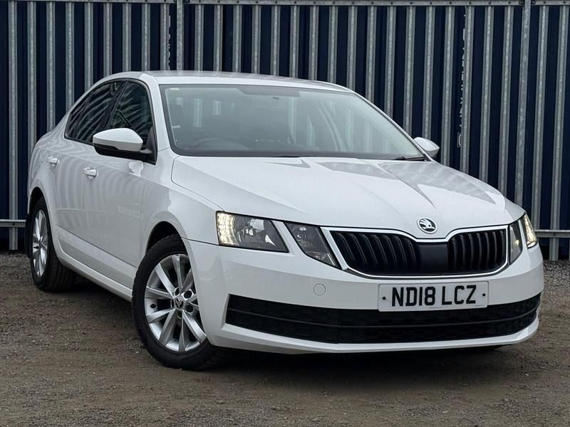 White Used 2018 Skoda Octavia Hatchback | £8,295 (Super price) - Image 1/3