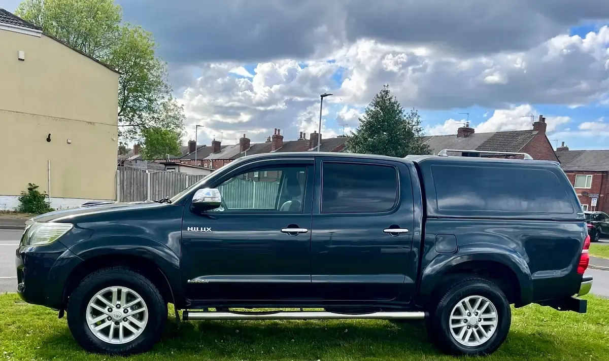 Used Toyota HiLux 171 HP (125 kW) 2015 Grey Pickup