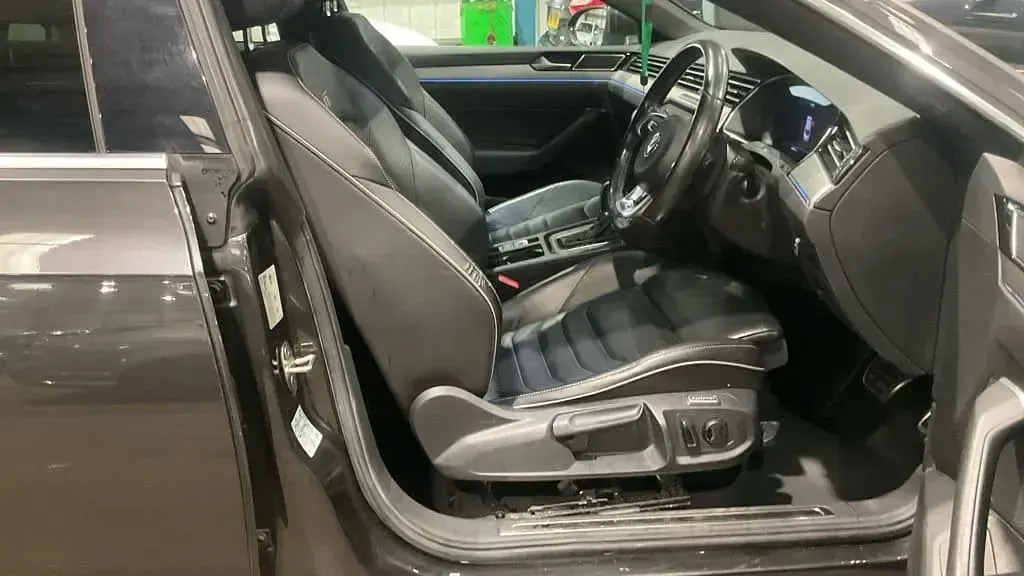 Used VW Arteon R-line 190 HP (139 kW) 2018 Grey Hatchback