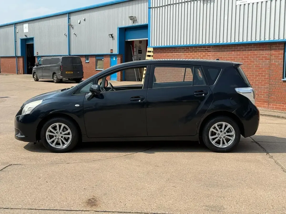 Used Toyota Verso 126 HP (92 kW) 2012 Grey MPV
