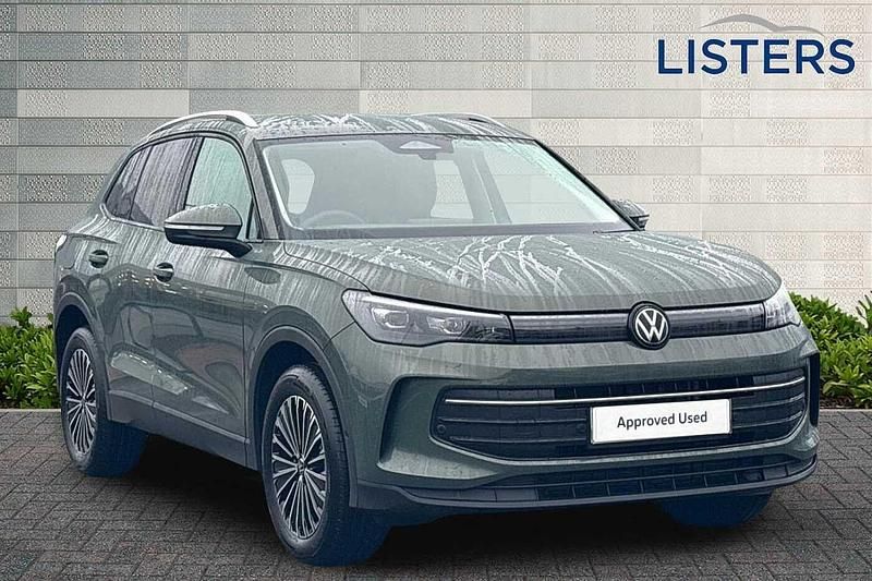 New VW Tiguan Match 150 HP (110 kW) 2025 Cipressino green SUV