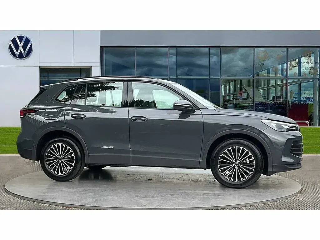 New VW Tiguan Life 130 HP (95 kW) 2026 Dolphin grey metallic SUV