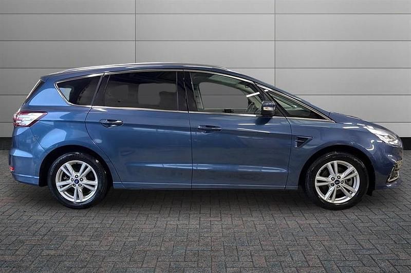 Used Ford S-MAX Titanium 190 HP (139 kW) 2022 Blue MPV