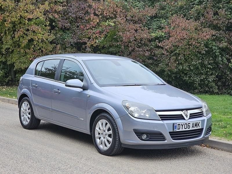 Silver Used 2006 Vauxhall Astra Design Edition Hatchback | £1,200 (Fair price) - Image 1/4