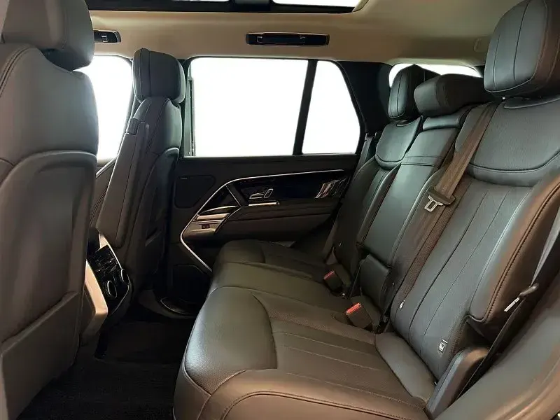 Begagnad Land Rover Range Rover SE 2023 Svart SUV