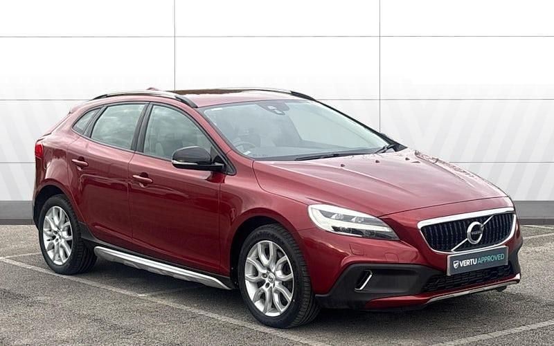 Used Volvo V40 Pro 120 HP (88 kW) 2018 Hatchback