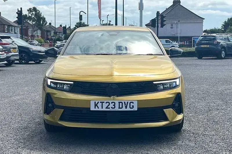 Used Vauxhall Astra S 130 HP (95 kW) 2023 Yellow/black Hatchback
