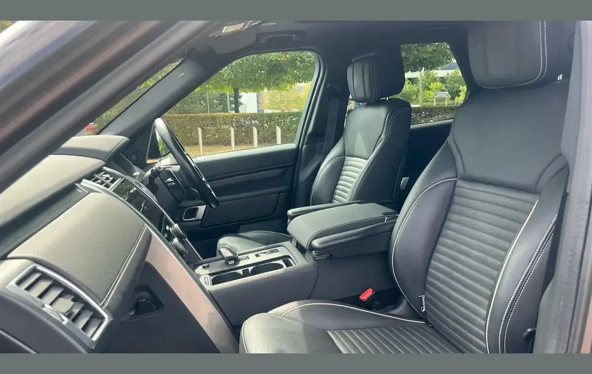 Used Land Rover Discovery 296 HP (217 kW) 2023 Grey SUV