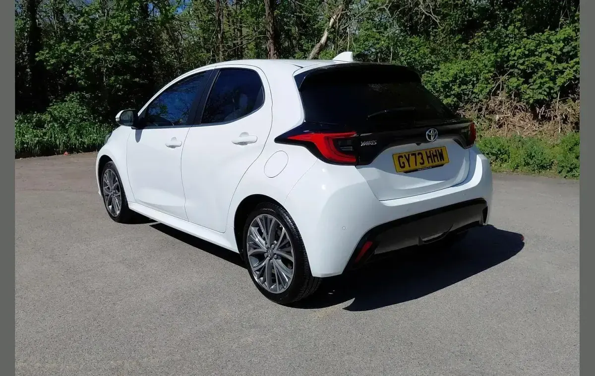 Used Toyota Yaris 113 HP (83 kW) 2023 White Hatchback