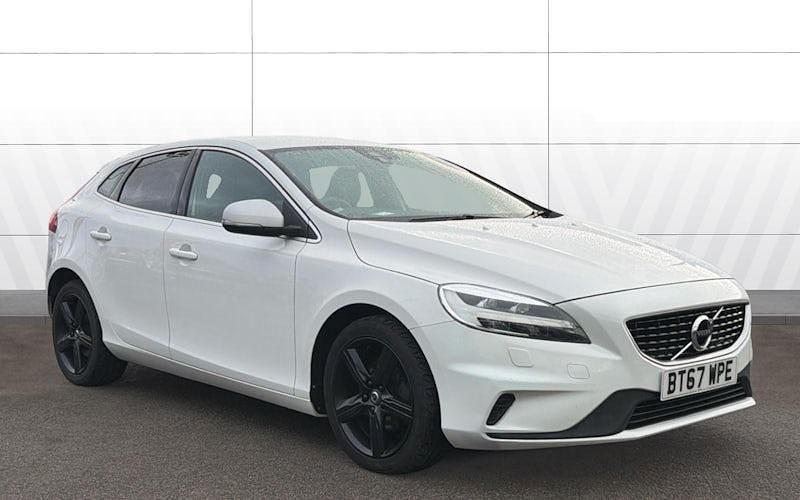 Used 2019 Volvo V40 R-Design Hatchback | £9,178 (Fair price) - Image 1/4
