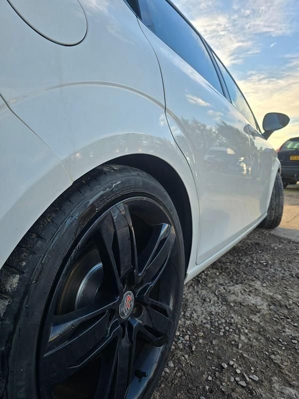 Begagnad Seat Leon FR 170 HK (125 kW) 2011 Vit Halvkombi