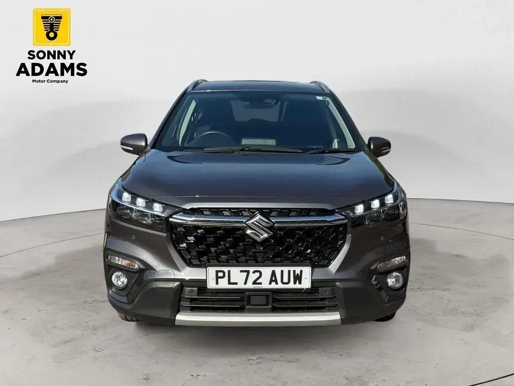 Usado Suzuki SX4 2023 Gris Utilitario