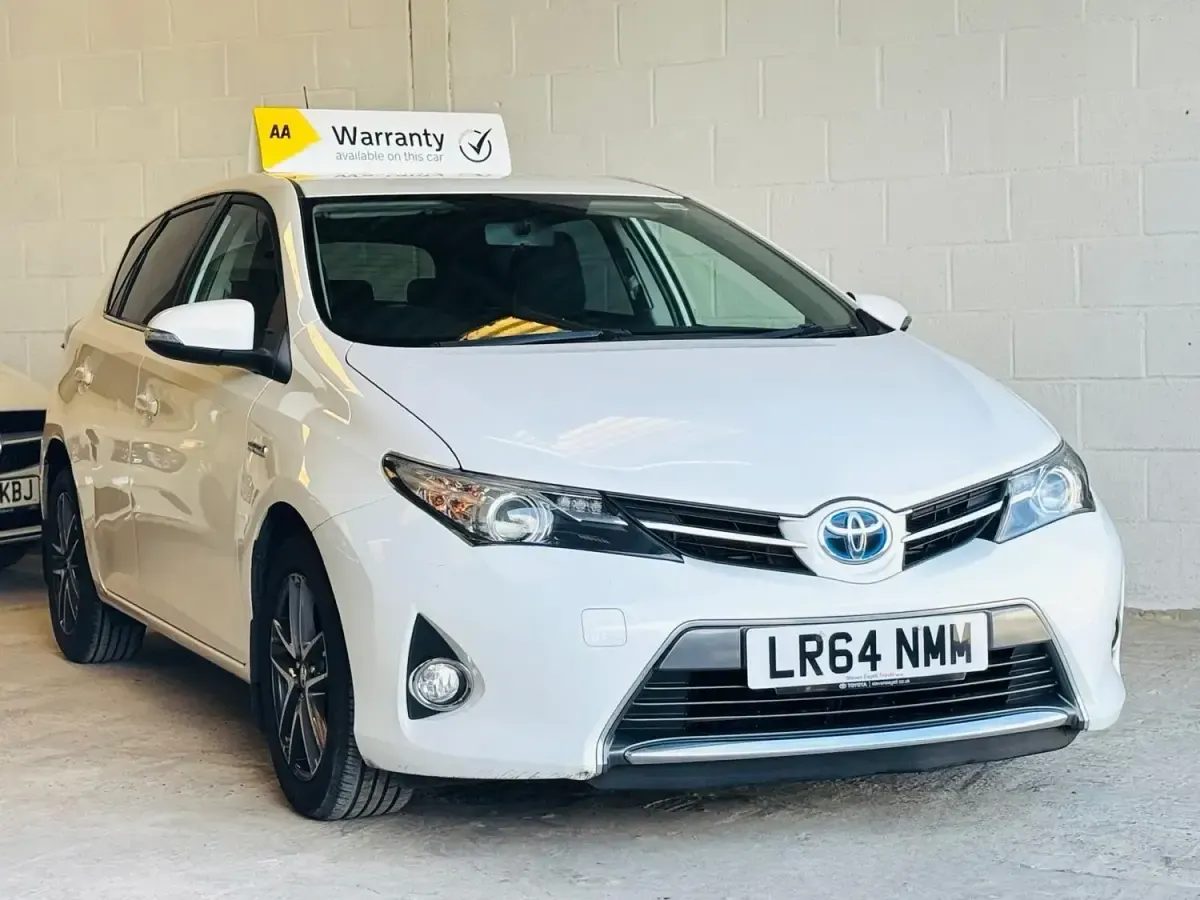 Używany Toyota Auris Hybrid 2014 Biały Hatchback