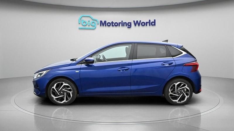 Used Hyundai i20 Premium 100 HP (73 kW) 2023 Blue Hatchback