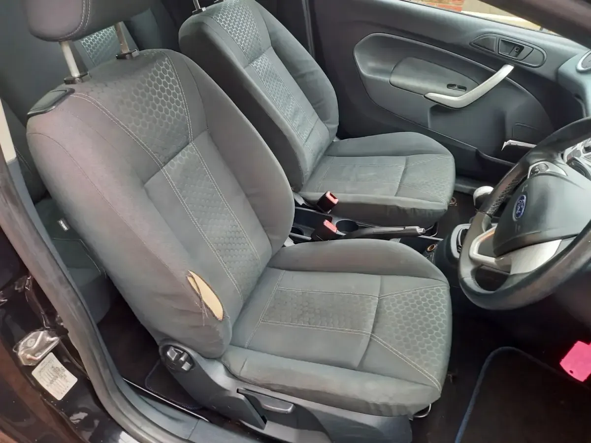 Second-hand Ford Fiesta Zetec 96 CP (70 kW) 2009 Negru Hatchback