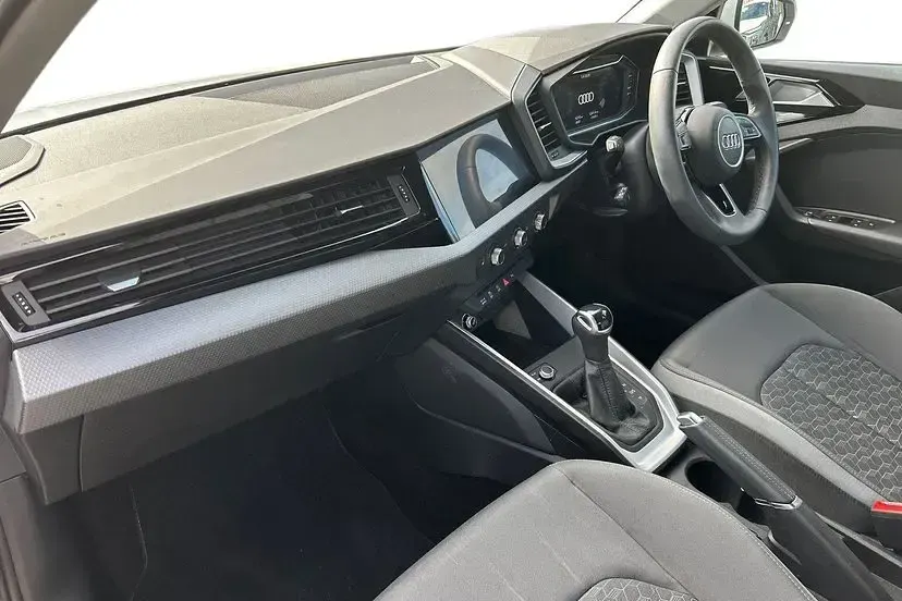 Used Audi A1 Sportback Sport 114 HP (83 kW) 2024 Glacier white Hatchback