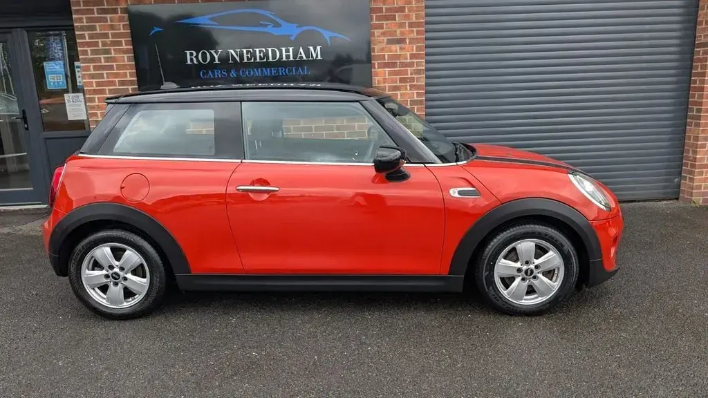 Used Mini Cooper Classic 136 HP (100 kW) 2019 Orange Hatchback