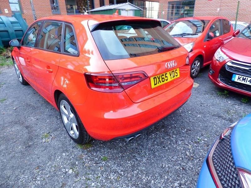 Begagnad Audi A3 Sport 2015 Röd Halvkombi