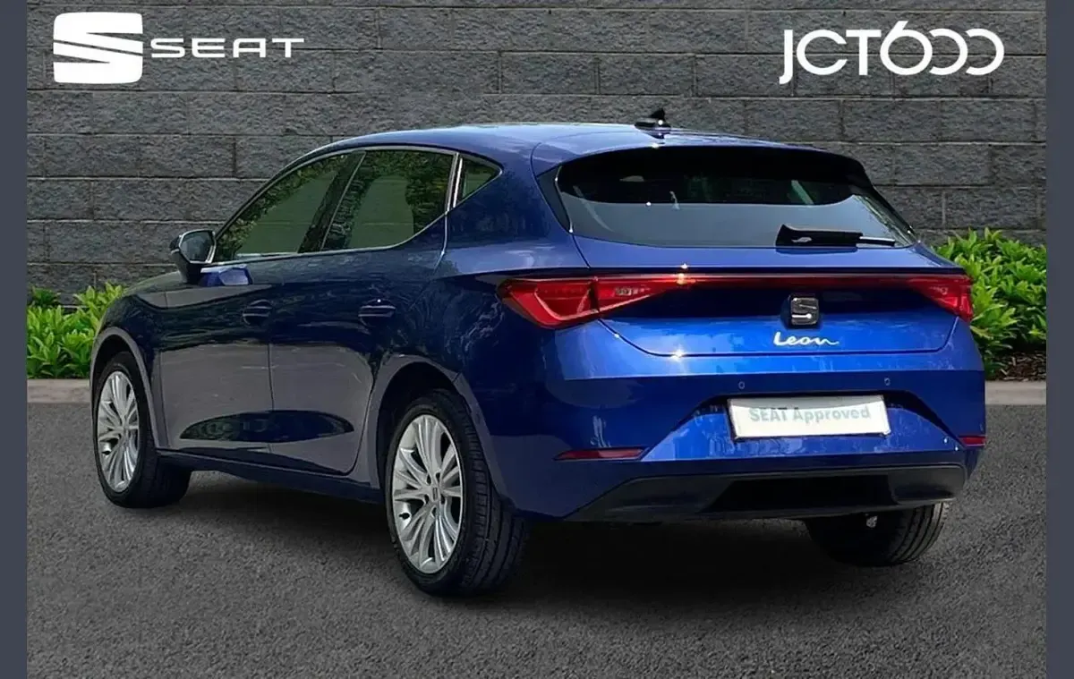 Used Seat Leon SE Dynamic 128 HP (94 kW) 2020 Blue Hatchback