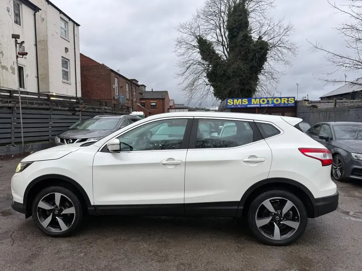 Used Nissan Qashqai Acenta 110 HP (80 kW) 2014 White SUV
