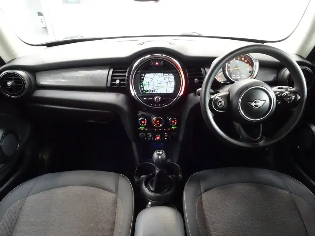 Used Mini Cooper Classic 136 HP (100 kW) 2019 Blue Hatchback