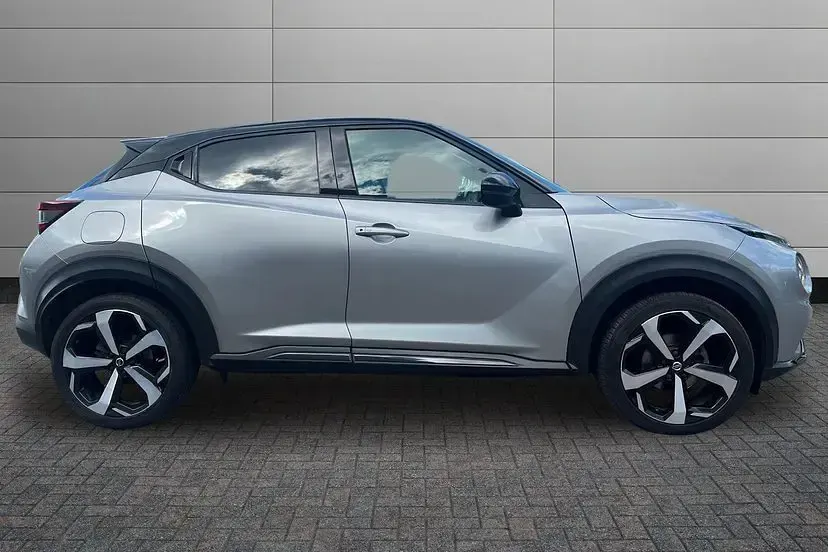Used Nissan Juke Tekna 117 HP (86 kW) 2020 Blade silver with pearl black roof SUV