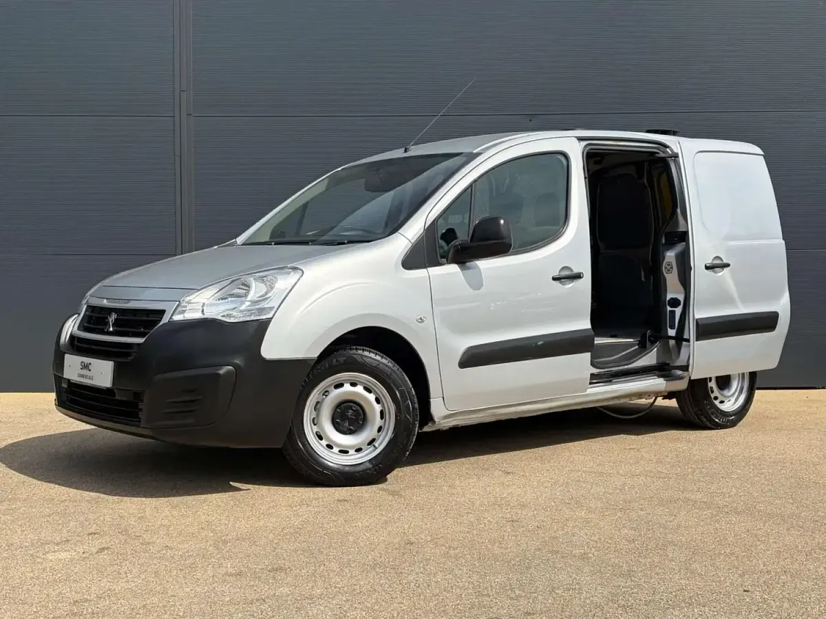 Begagnad Peugeot Partner 2019 Silver Minibuss