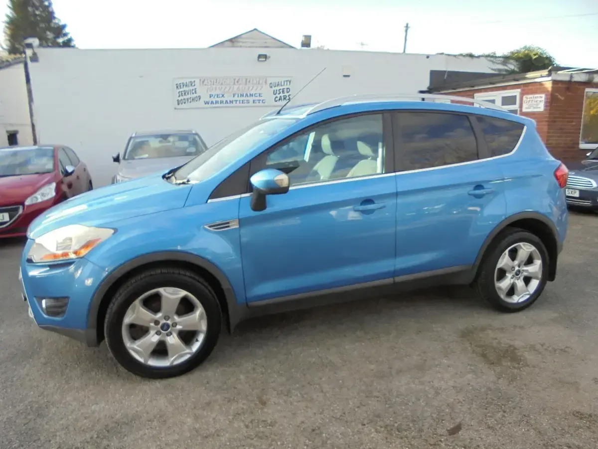 Używany Ford Kuga Titanium 136 KM (100 kW) 2009 Niebieski SUV