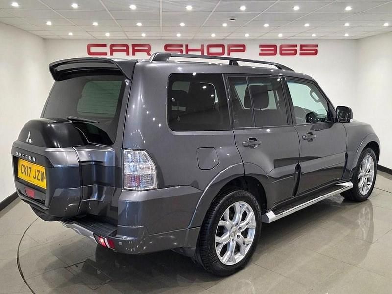 Used Mitsubishi Shogun 187 HP (137 kW) 2017 Grey SUV