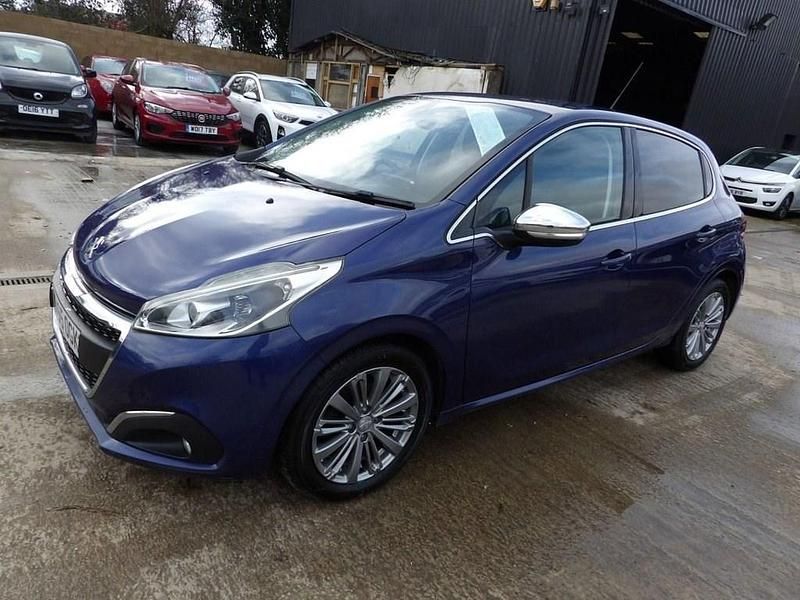 Used Peugeot 208 Allure 75 HP (55 kW) 2015 Blue Hatchback