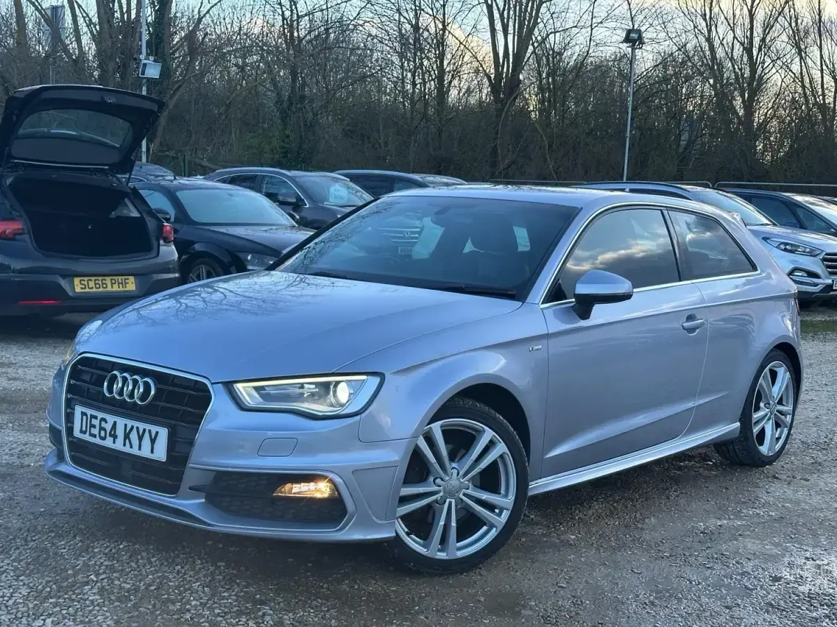 Używany Audi A3 S-Line 2014 Srebrny Hatchback