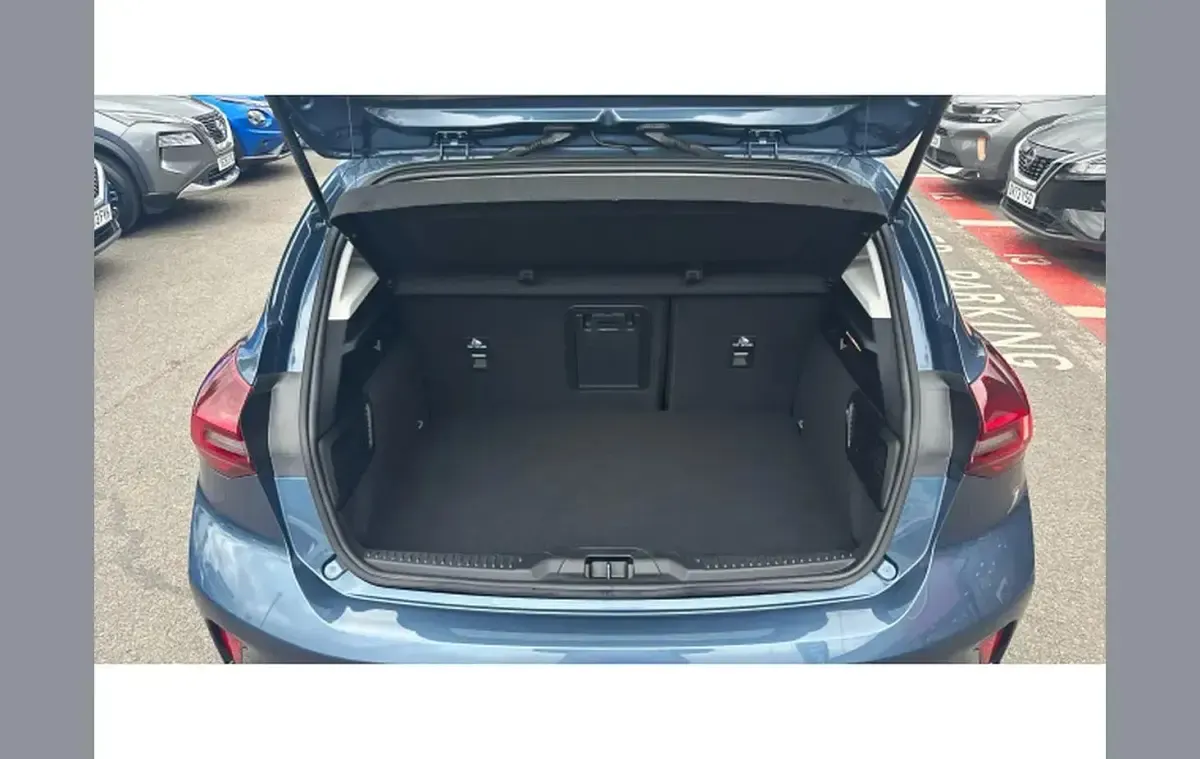 Used Ford Focus Active X 123 HP (90 kW) 2023 Blue Hatchback