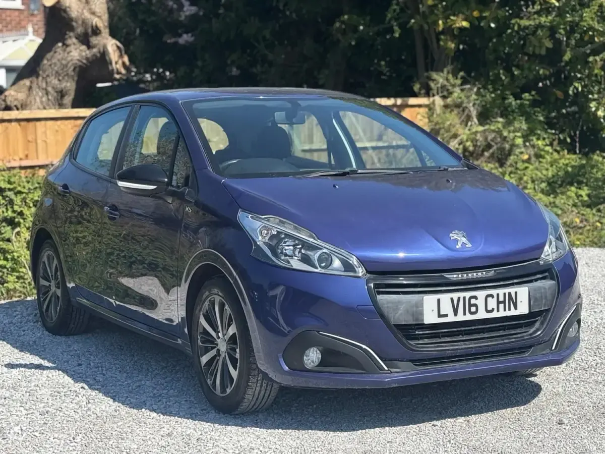 Second-hand Peugeot 208 2016 Albastru Hatchback