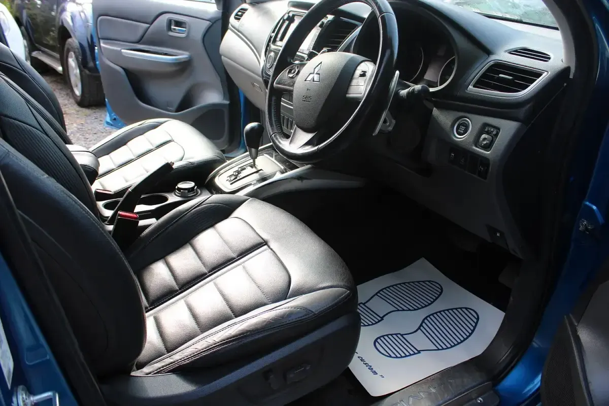 Used Mitsubishi L200 181 HP (133 kW) 2016 Blue Pickup