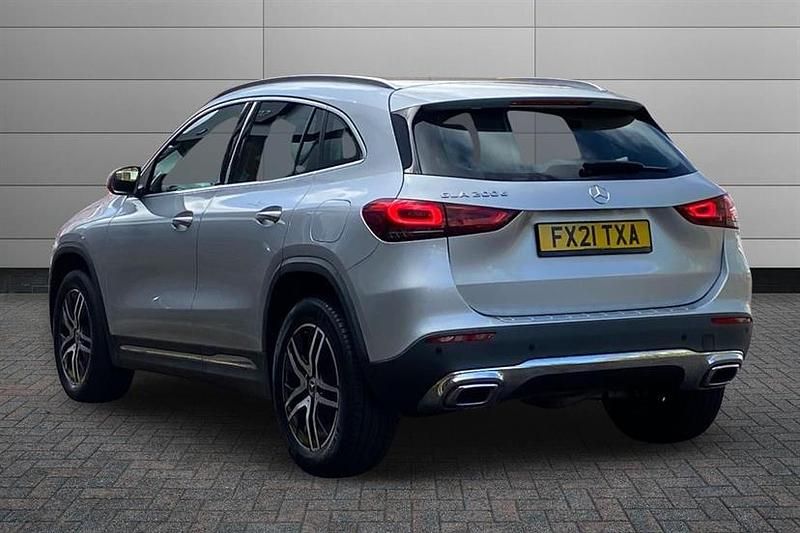 Usado Mercedes GLA200 150 HP (110 kW) 2021 Prateado SUV