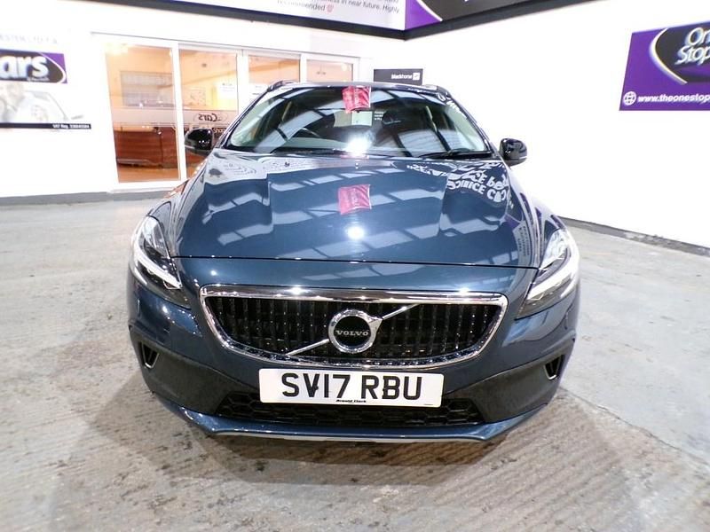 Used Volvo V40 Plus 2017 Blue Hatchback