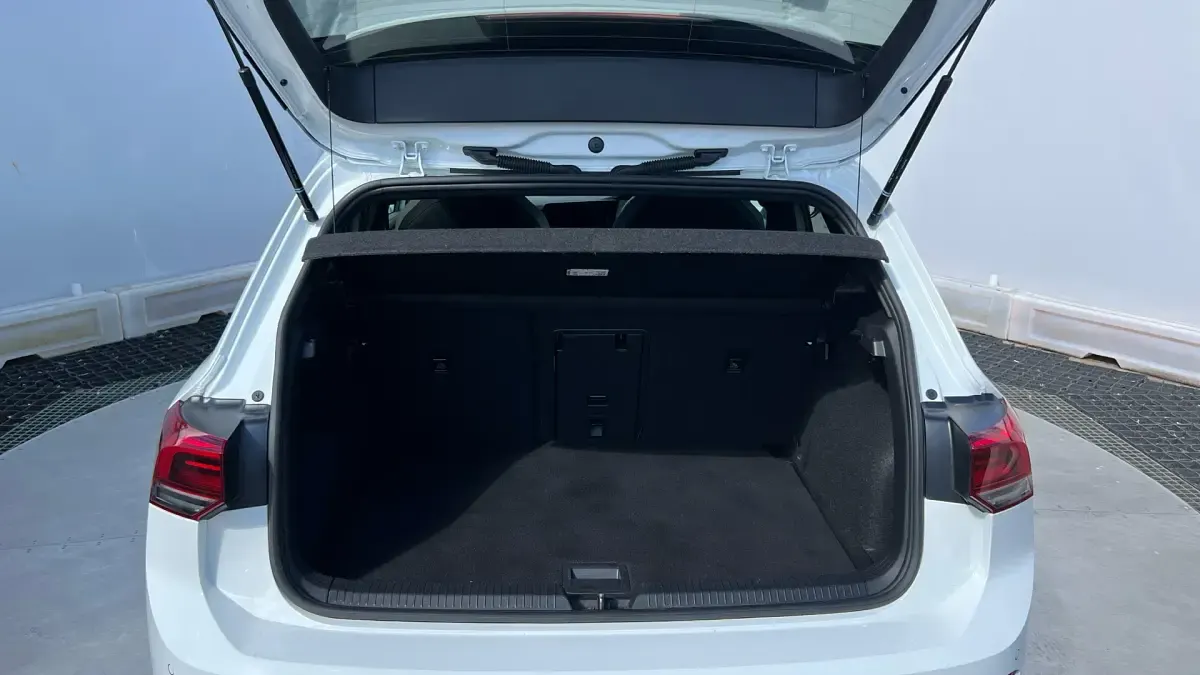 Used VW Golf VIII R-line 150 HP (110 kW) 2022 White Hatchback