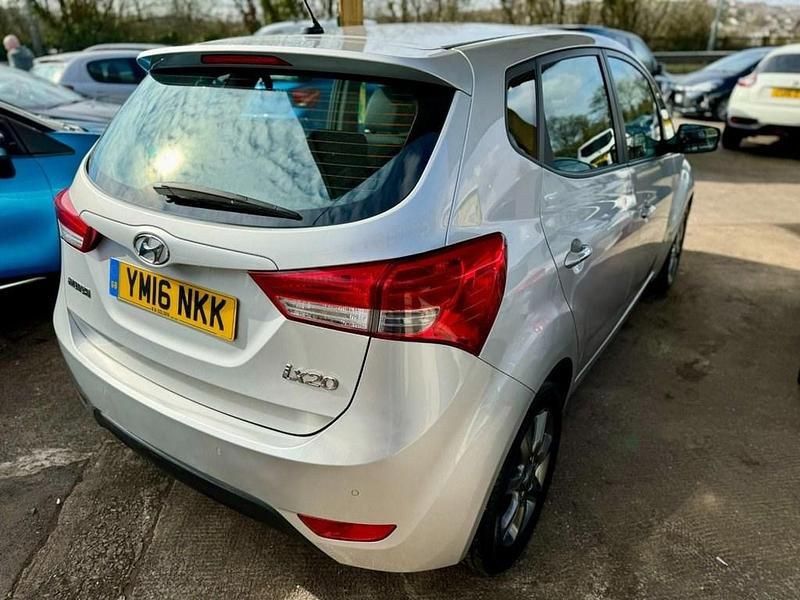 Used Hyundai ix20 SE 90 HP (66 kW) 2016 Silver Hatchback