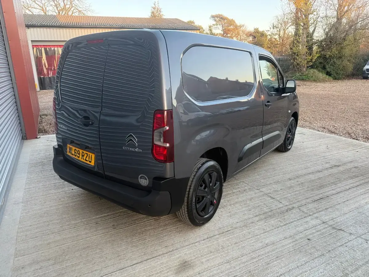 Used Citroën Berlingo Start 100 HP (73 kW) 2019 Grey MPV