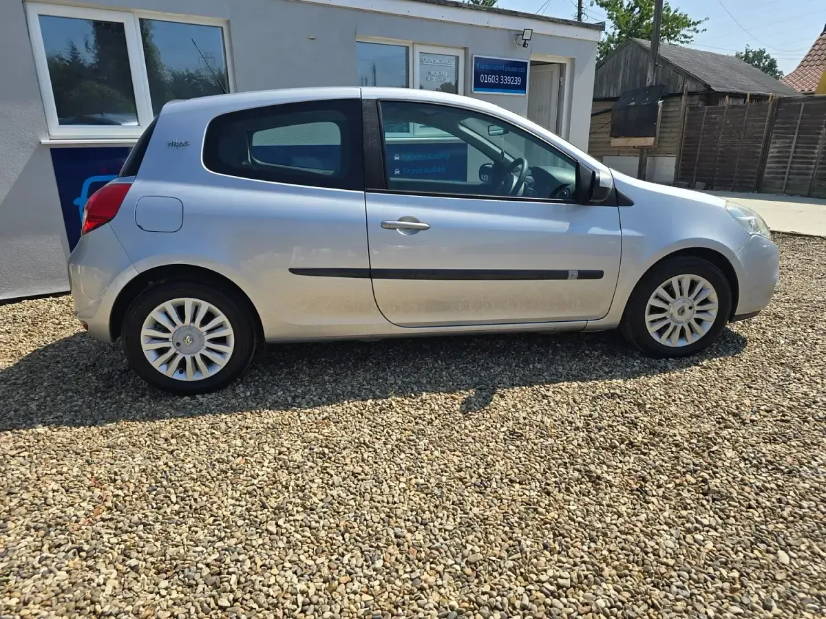 Used Renault Clio 2010 Silver Hatchback
