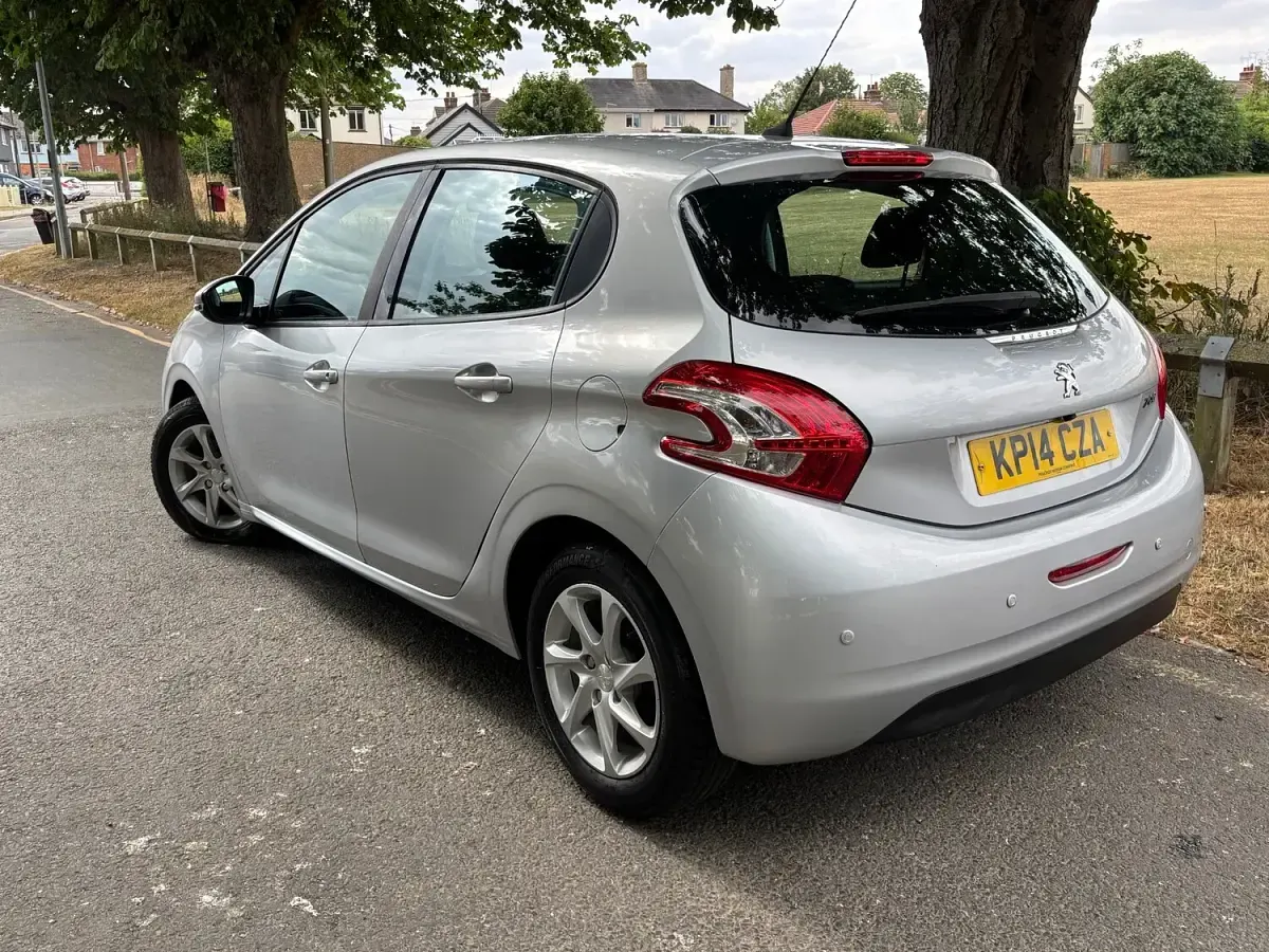 Used Peugeot 208 Active 82 HP (60 kW) 2014 Silver Hatchback