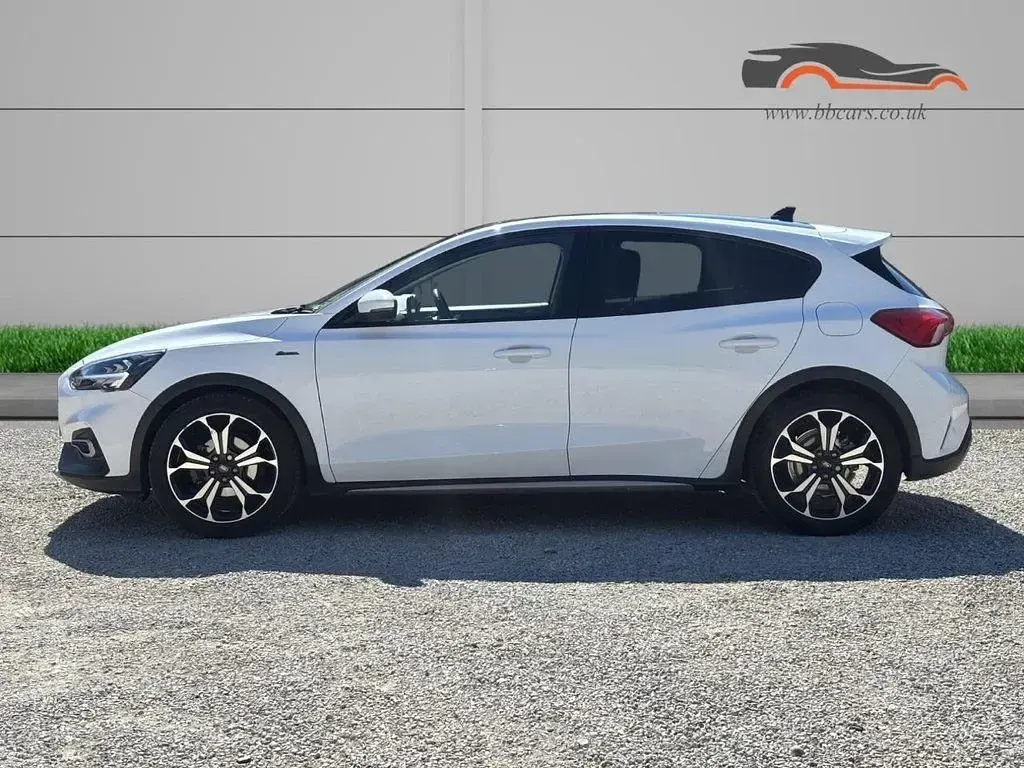 Used Ford Focus Active X 2022 White Hatchback