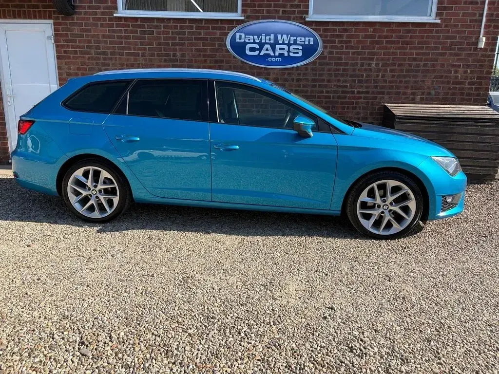 Used Seat Leon FR Sport 150 HP (110 kW) 2016 Blue Estate
