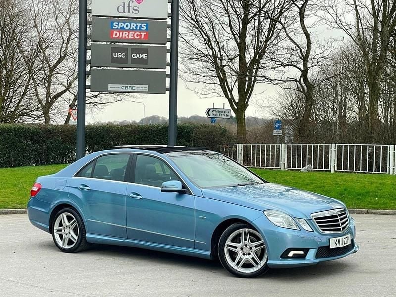 Usado Mercedes E250 2011 Azul Sedan