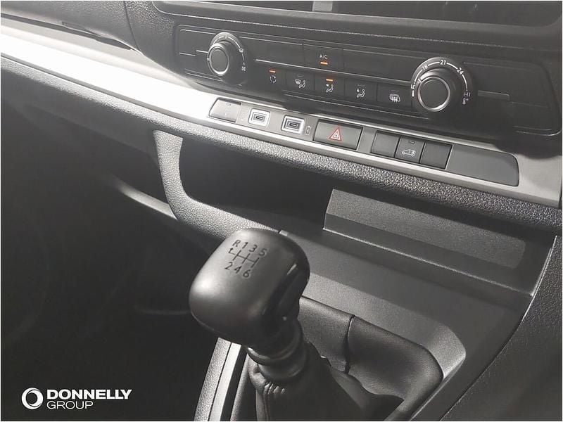 New Peugeot Expert 118 HP (86 kW) 2025 White Van