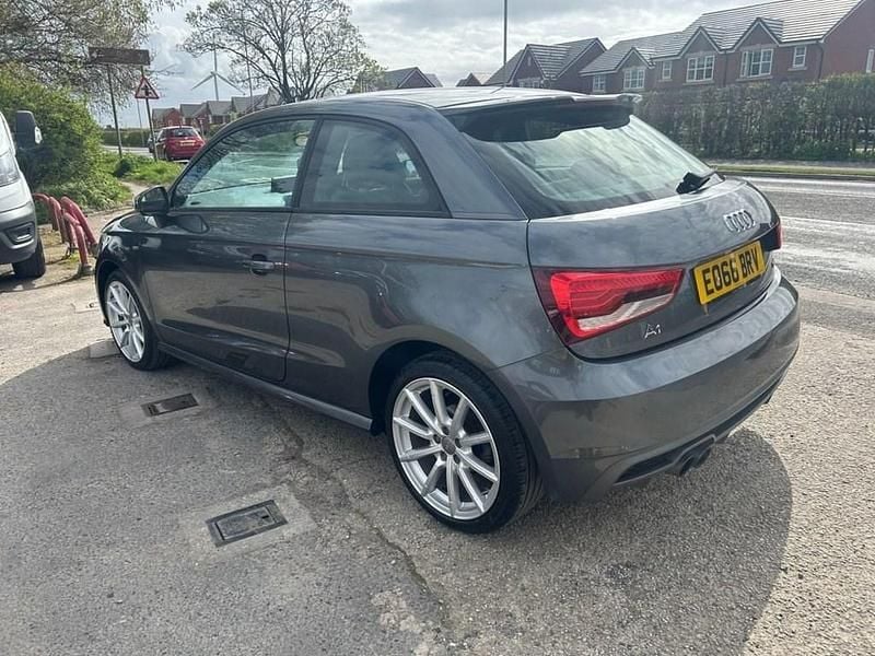 Usado Audi A1 S-Line 125 HP (91 kW) 2016 Cinzento Citadino
