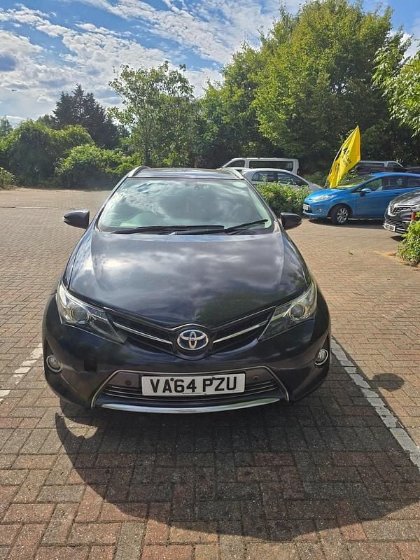 Grey Used 2015 Toyota Auris Hybrid Estate | £3,980 - Image 1/4